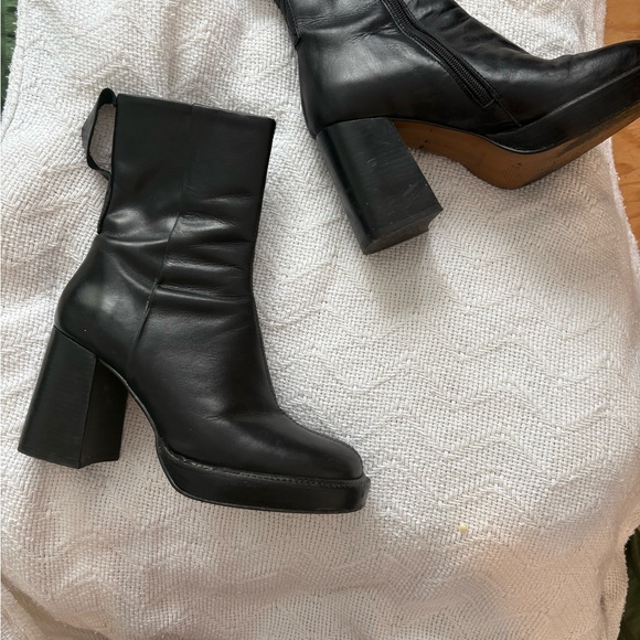L'INTERVALLE Genuine Leather Black Heeled Boots - Picture 2 of 7
